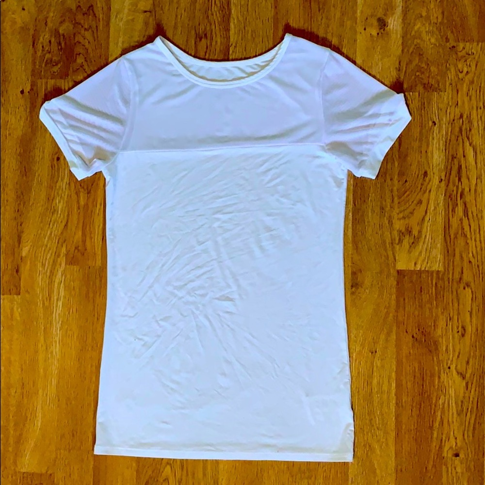 Alphalete Women’s White t-shirt